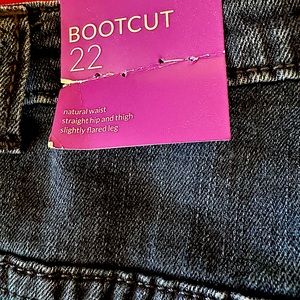 Lane Bryant Venezia Jeans, indigo color, pictures don’t show color size 22 NEW